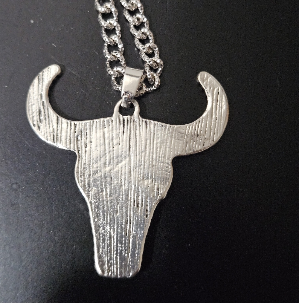 RED ENAMEL STEER HEAD HOWDY NECKLACE - Picture 4 of 6